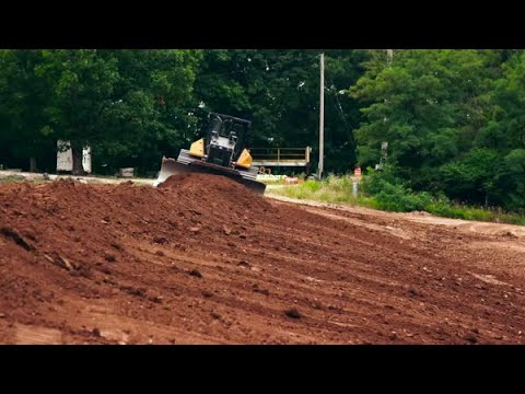 Cat® Steer Assist for Dozers | Automatically Stay on a Straight Line