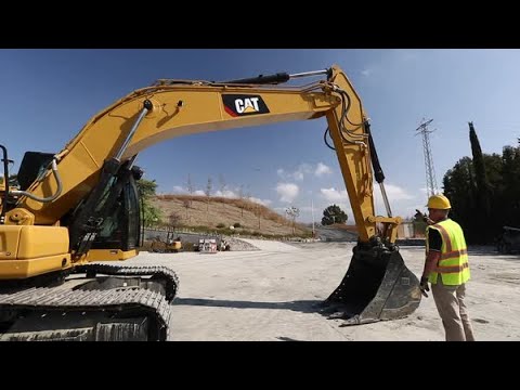 Cat® Next Generation Excavators: Walkaround 320 Size Class